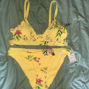 Floral Yellow Women's swimsuit size XL but fits more like a medium large